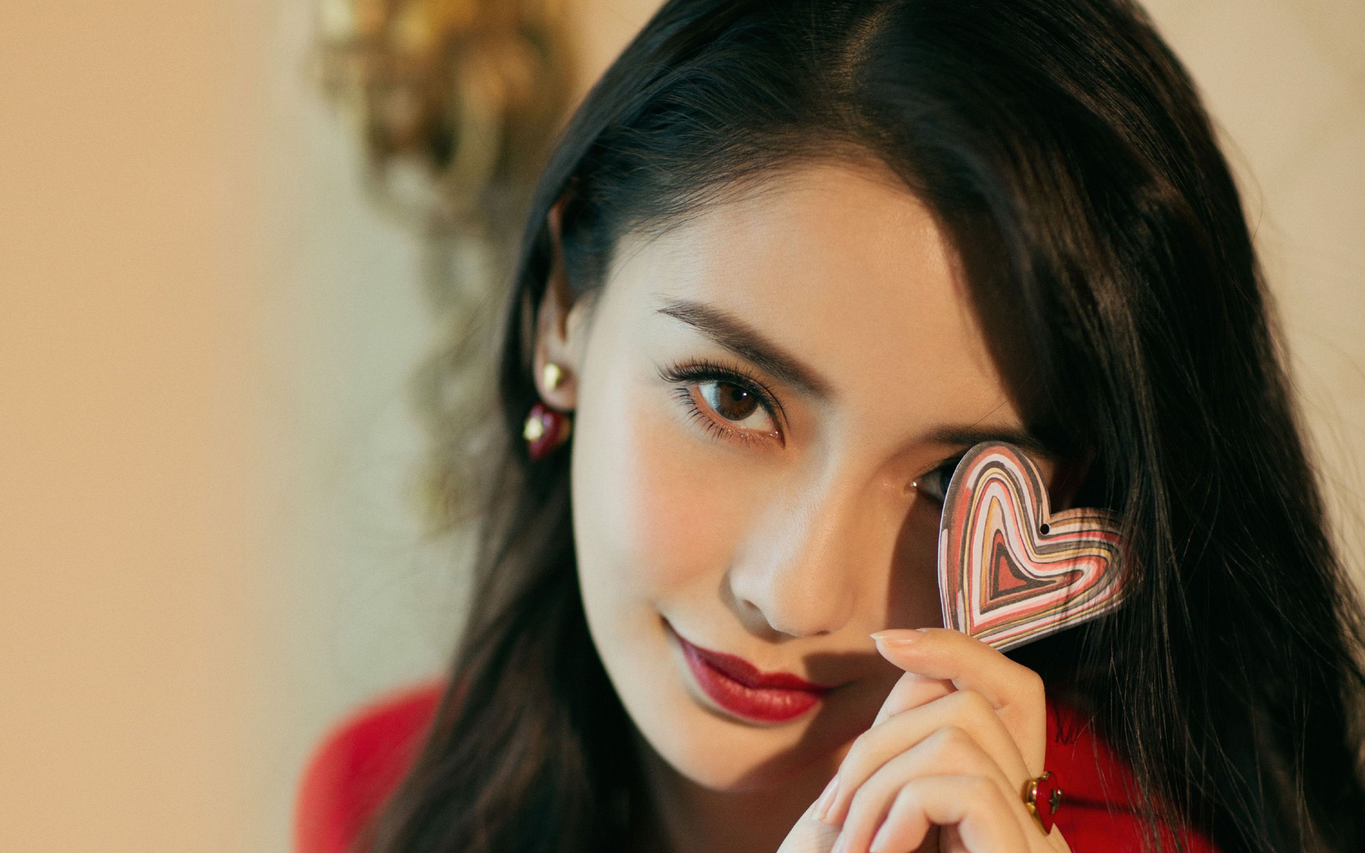 Angelababy|23岁就上福布斯的杨颖，这次准备死磕不看好她的人，为母则刚