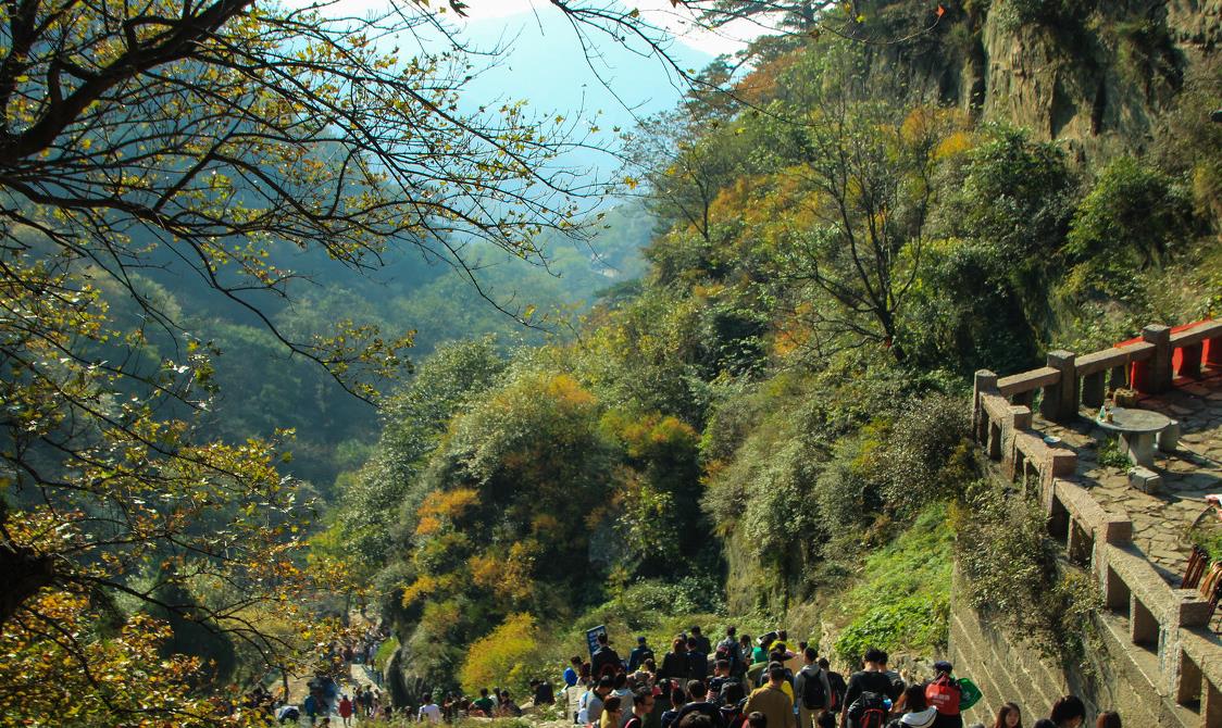 |泰山“最险”景观走红，人称通往“天庭之路”，游客：费力且讨好