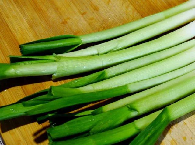 肝脏■5月宁可肉不吃，也要吃此菜，对肝脏特别好，排出毒素护肝又补血