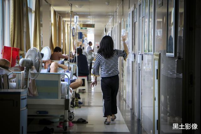 黑土影像|河南一24岁女孩患重症15年，期间父母相继离世，如今病房里只剩她