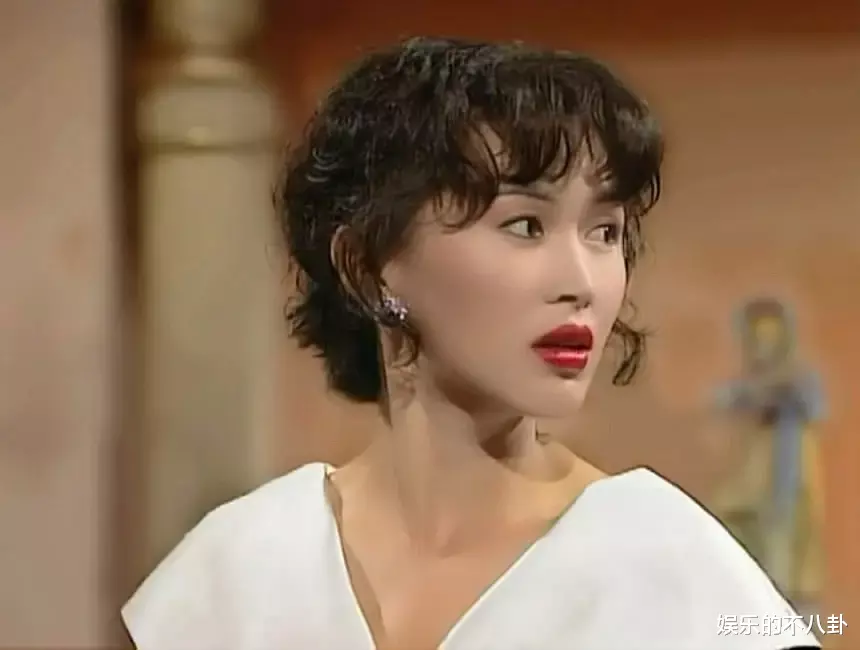 陈加玲|出道10年演30多部电影，事业巅峰期跑去拍风月片，亲生姐姐比她还红