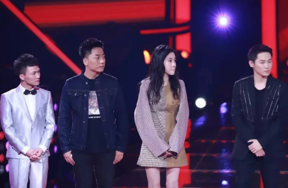 「歌手」《好声音》冠军，参加《歌手》被淘汰后，结果成国内当红才子