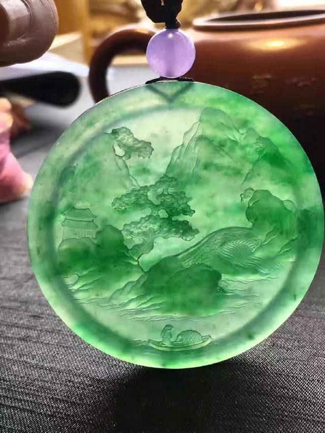 翡翠@飘花会影响翡翠的价值吗？其实满色的飘花才是可遇不可求！