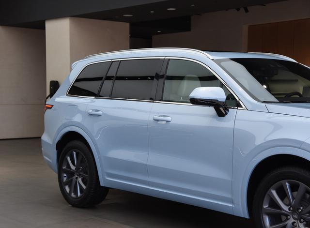 理想one|50w的气场只卖32.8w，配4块液晶屏+7座，破百6.5秒，优秀