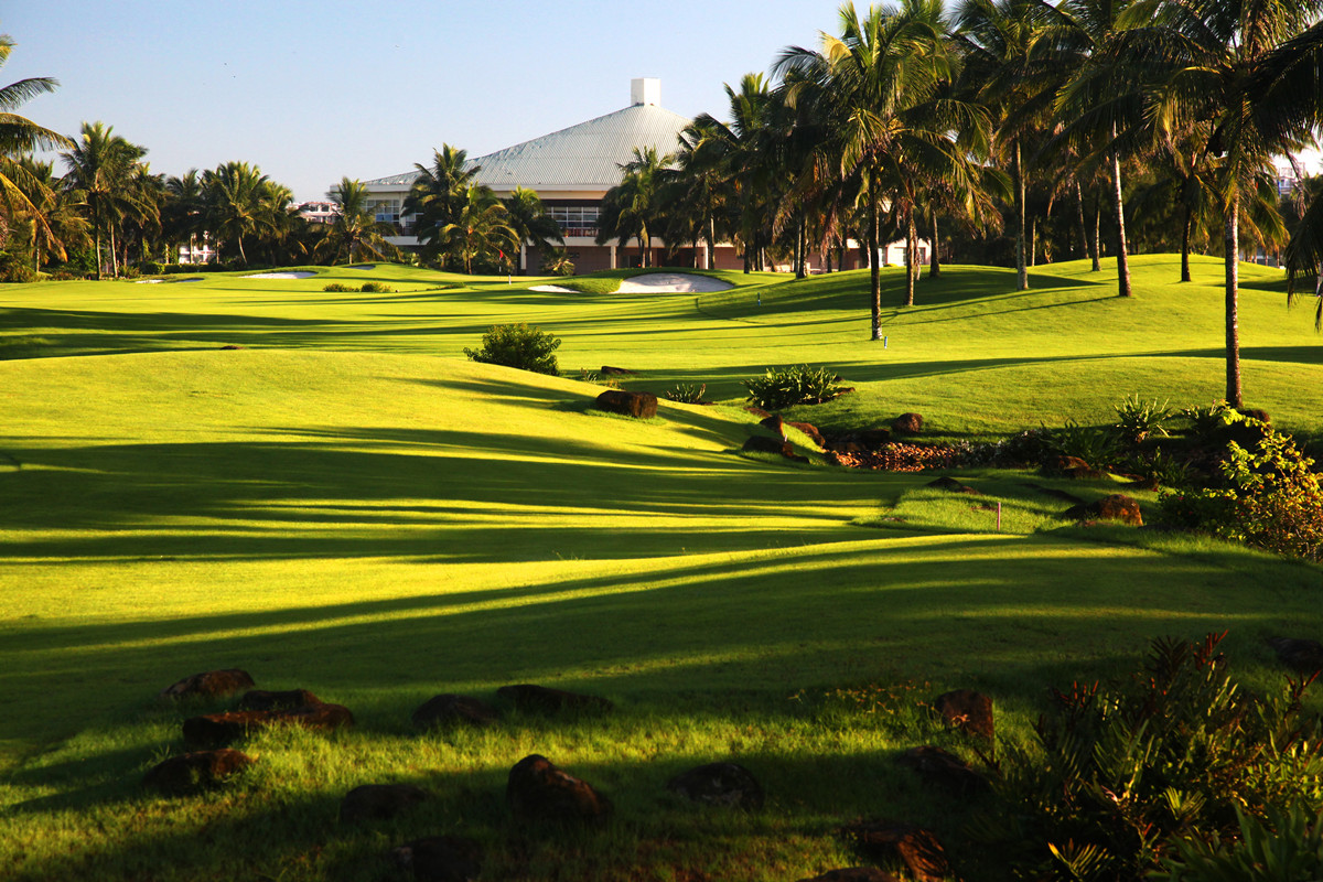 旅游业|21年前一穷二白的小镇:如今五星级酒店扎堆,还拥有机场和高铁站