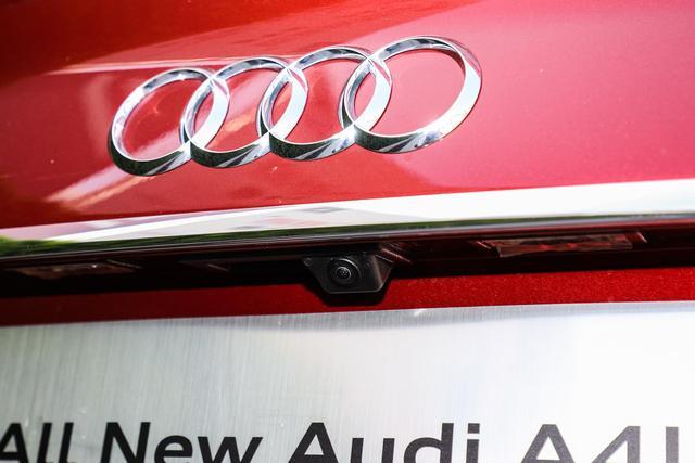 『奥迪A4L』不给亚洲龙留活路!新车比C级霸气,油耗6.2L,“价格屠夫”诞生