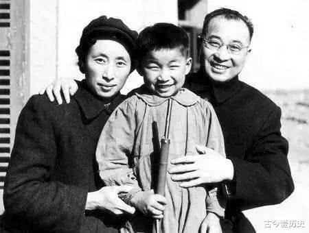 『陈赓』陈赓去世早，夫人傅涯却培养出3个将军，74岁为何又去了趟台湾？