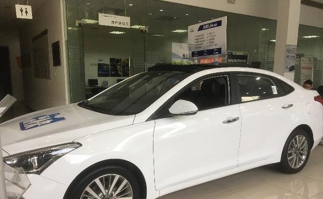 「丰田汉兰达」手握10万，不要再傻傻看A级车，这合资中级车，跌破10万，特省油