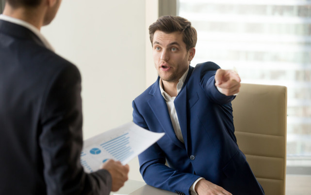 学渣|当领导对你做四种事，说明他开始讨厌你了，不能再犯蠢了