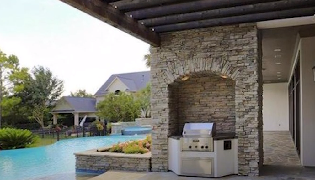 「北京市」哈登住1579平休斯敦豪宅，3层8卧7卫，网友：度假天堂