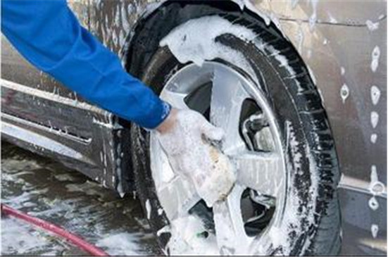 『汽车保养』经常洗车和一月不洗车差别有多大，一年之后再检查，结果吓坏车主