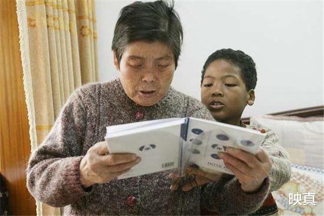 映真|上海阿婆捡到黑人混血弃婴，抚养了20年，如今他们过得如何？