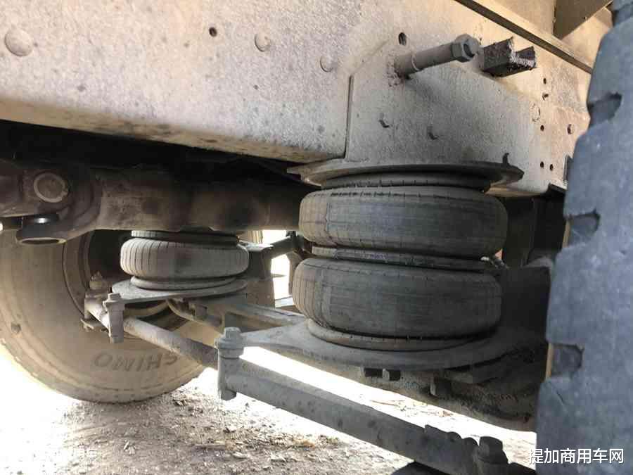 马力|实拍7年前的5轴解放奥威J5P载货车，车主说这是辆绝版摇钱树