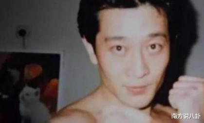 向华强■1996年，白小航在北京夜总会怒扇向华强，4天后惨遭灭口