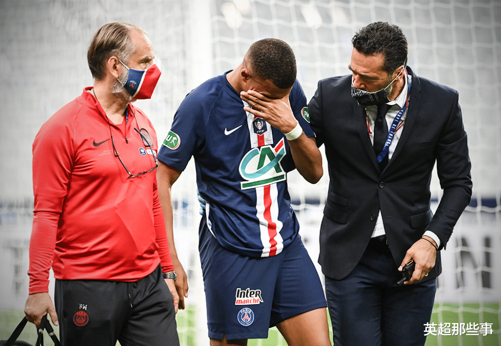 欧冠|欧冠大热门遇噩耗！1.8亿巨星遭暴铲脚踝变形，引发双方20人群殴