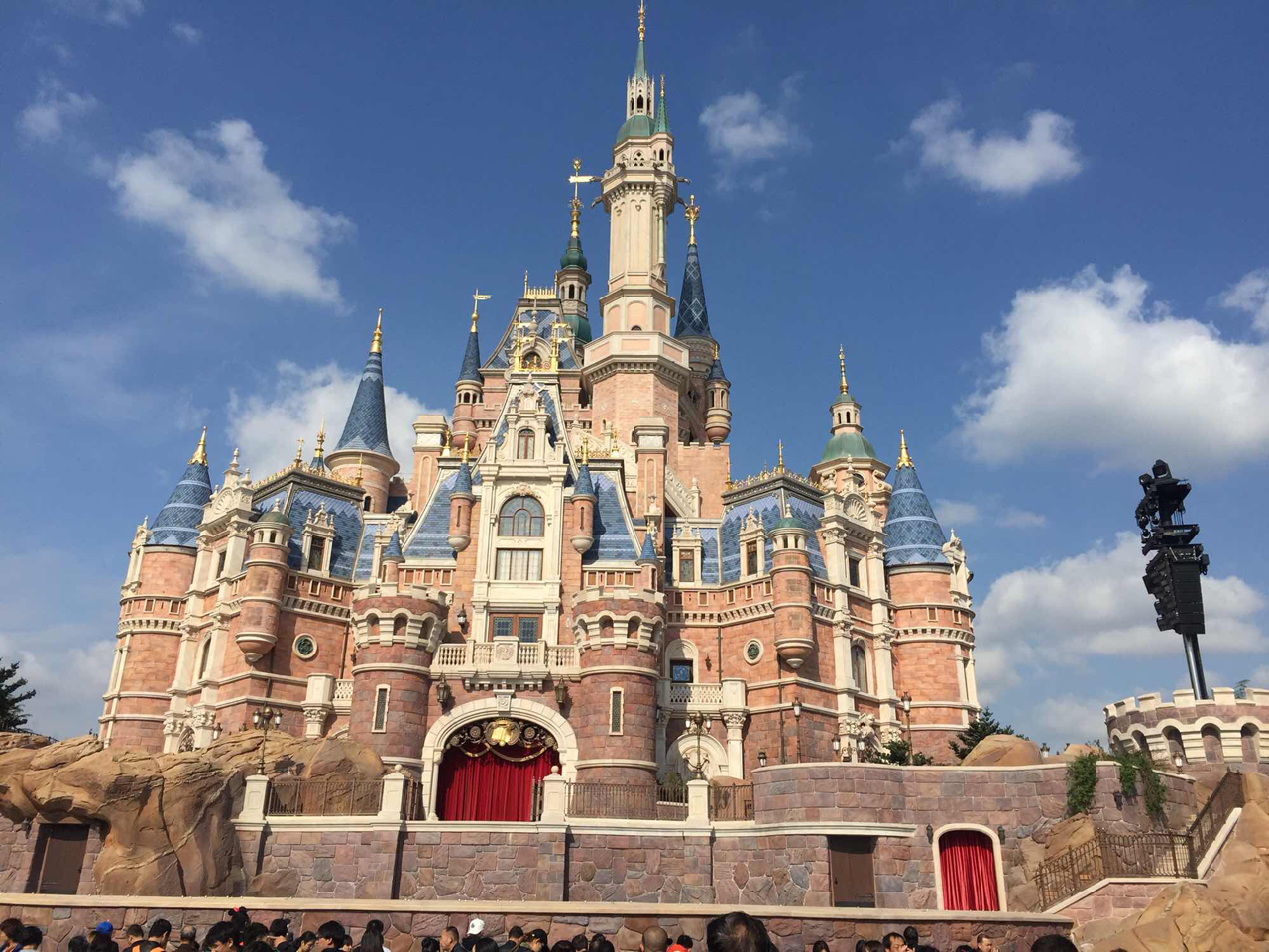 郑州|郑州又一“天价”景点，一碗卤面78，六只蒸饺48，游客：比迪士尼贵