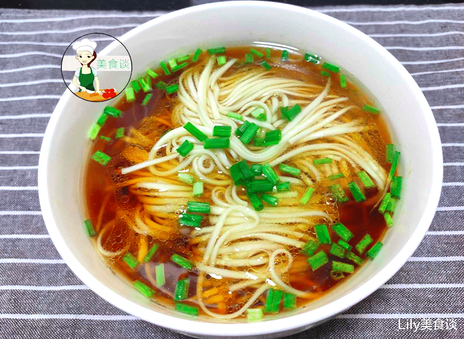 阳春面▲早餐就馋这碗面,一煮一兑,3分钟上桌,营养又顶饱,我最乐意做