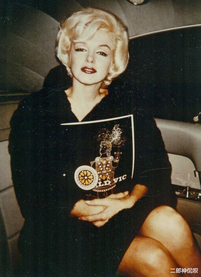 玛丽莲·梦露|历史上过目难忘瞬间：原子弹内部全是电线，图15为挣小费当人体模特的梦露