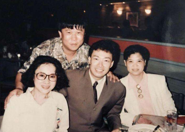 |晒晒费玉清的豪宅，仿佛看透了人生，家里除了家具几乎没有杂物