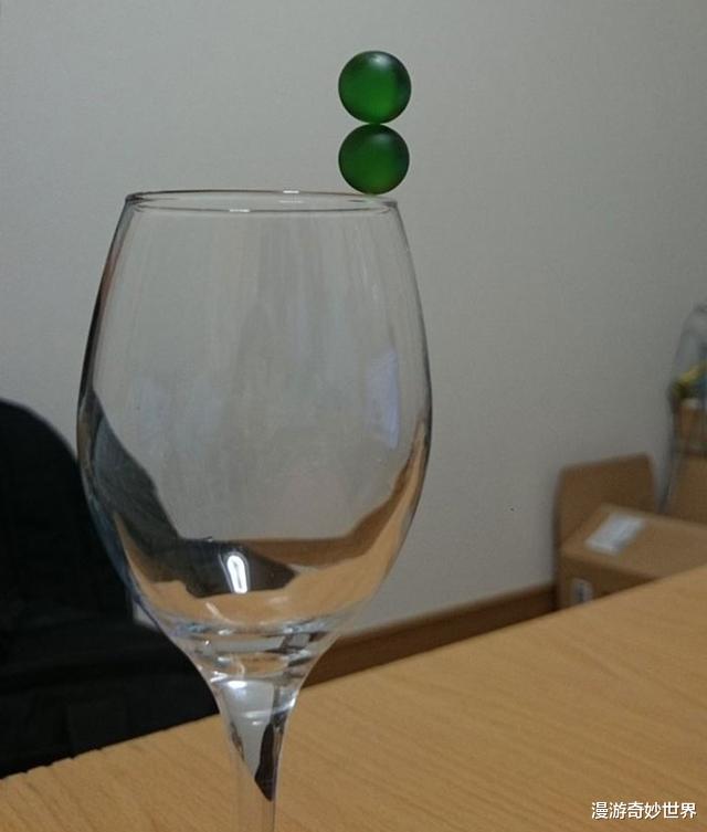 【】25张匪夷所思的照片，神奇的“反重力”世界