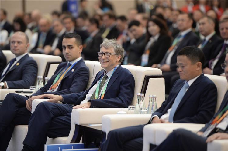 阿里巴巴|国内最大的零售集团：一年收入4900多亿，老板要成为国内首富！