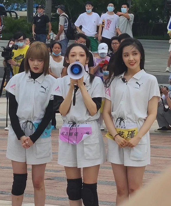 【美颜】节目组包装女团有多厉害？离开10级美颜滤镜后，生图下集体原形毕露