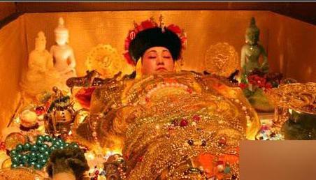 慈禧太后|慈禧驾崩后，隆裕太后在其起居室发现暗室，看见物品让人尴尬不已