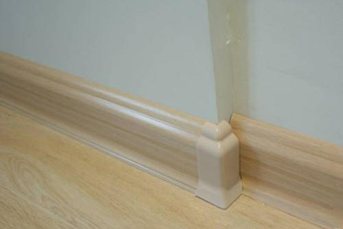 『木工』家里装修用哪种材料的踢脚线好？听老木工一席话，懊悔才发觉