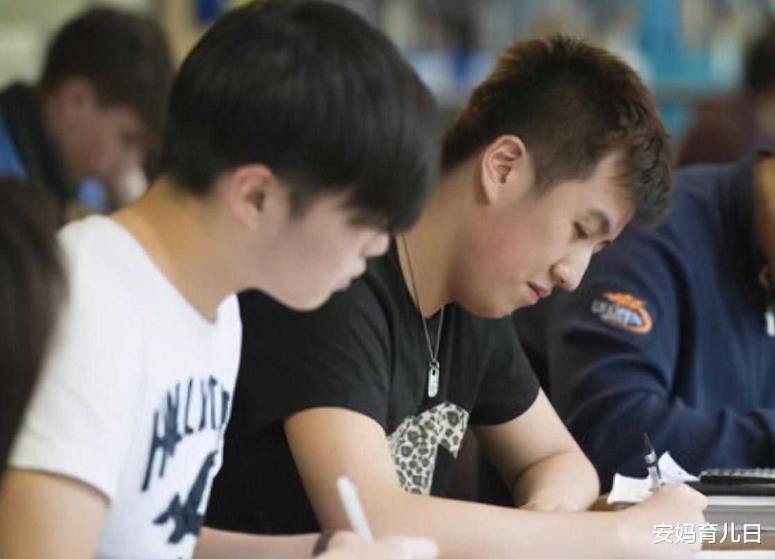 |高考提前20分钟交卷，面对采访笑称“太简单”的林欢，如今咋样？