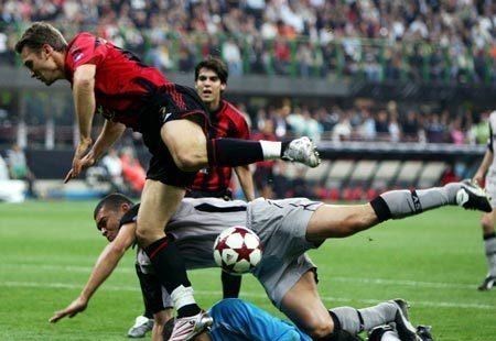 AC米兰■多图！15年前AC米兰欧冠2比0埃因霍温，这些经典瞬间你还记得吗？