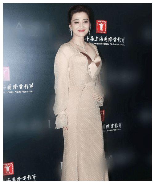 马伊琍|当44岁马伊琍撞上45岁梅婷，网友戏称：简直是最惨烈的同框现场