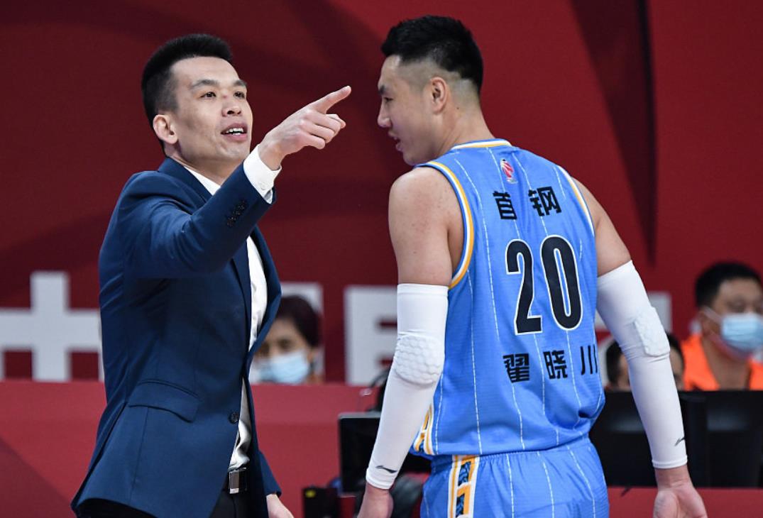 北京男籃|CBA恥辱一幕！主教練帶頭罷賽，北京隊這次真的過分了，劉曉宇墊腳外援