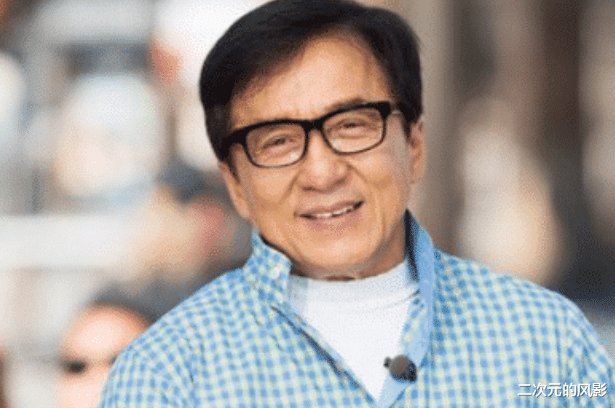 「成龙」有种“质朴”叫成龙老婆，67岁掌管几十亿家产，近照却像个老太太