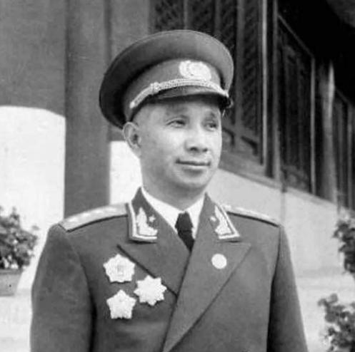 粟裕大将|建国后粟裕三次越权行为，或许是他真“不懂政治”