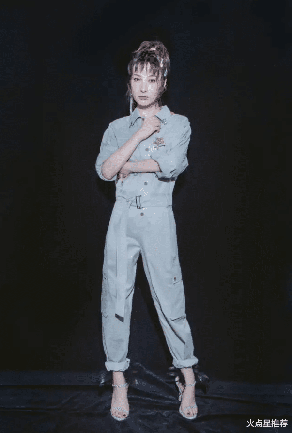 穿衣搭配|吴昕瘦身后太美了，当她穿上“炫腹装”，秀出的腰像上帝亲手捏的