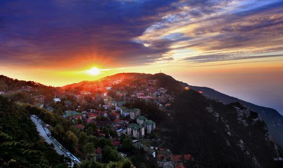 庐山|中国有名的5A景区,对外国人全部免费,却坚持对中国人收费