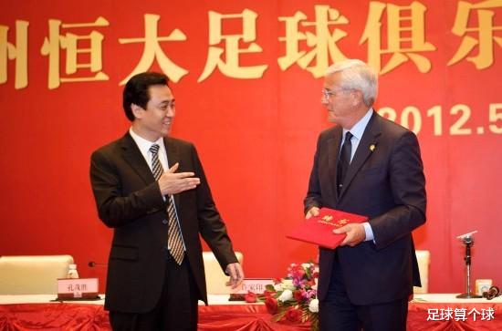 米兰■郑智提议全队向他鞠躬，他眼圈红了，酒席上恒大老板和他喝交杯酒