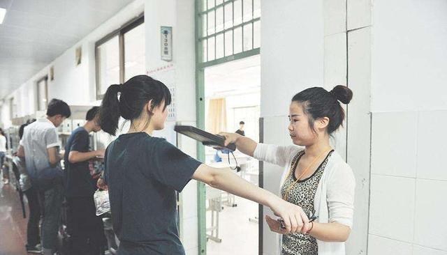 考试：高考不能穿校服？班主任的叮嘱很实在，原来有这么多讲究