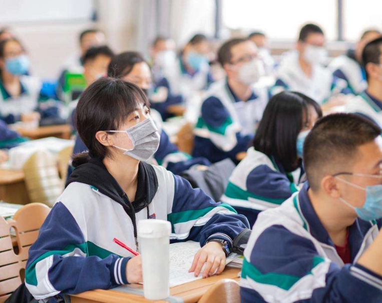 教育部|教育部宣布2个坏消息，学生欲哭无泪，家长炸了：要上不起学了？