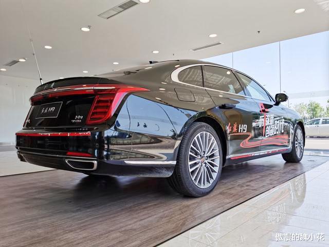 红旗@进店体验“红旗H9”,气场的确可媲美劳斯莱斯,内饰让人无可挑剔