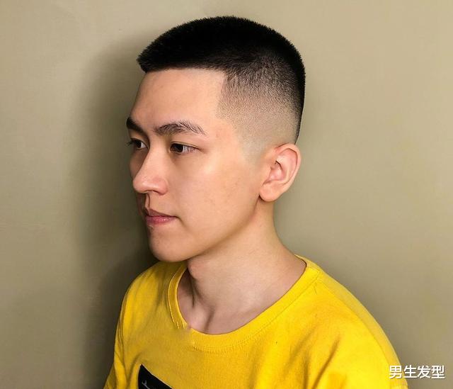 口红|男生剪对发型很重要，今秋就留这4款流行发型，长相一般也很帅气