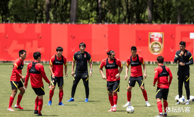 【国足】国足5大国脚恐被弃！对比归化球员毫无优势，武磊主力也不稳了