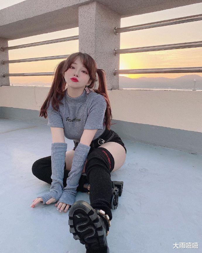 『穿衣搭配』微胖女孩有点“肉肉”，修身又简约的穿搭也可以美起来