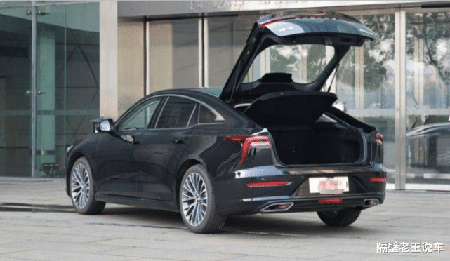 奔腾B70|红旗H9刚火一汽又推10万级豪华车,轴距2米8比雅阁漂亮十倍,今日开售