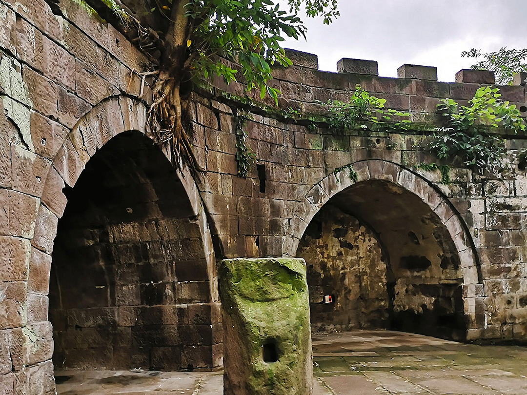 『重庆』重庆一座三面悬崖的古镇，中国十大古镇之一，4A级景色无门票