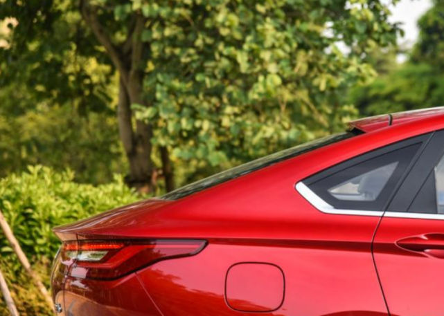 「本田雅阁」比雅阁便宜一半！车身近5米+大溜背，造型不输CC，五菱成功了