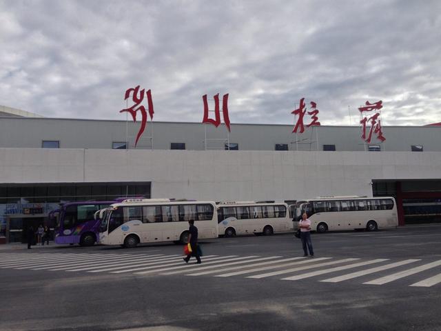 西藏 为什么飞机不飞越西藏上空，而是选择绕路？