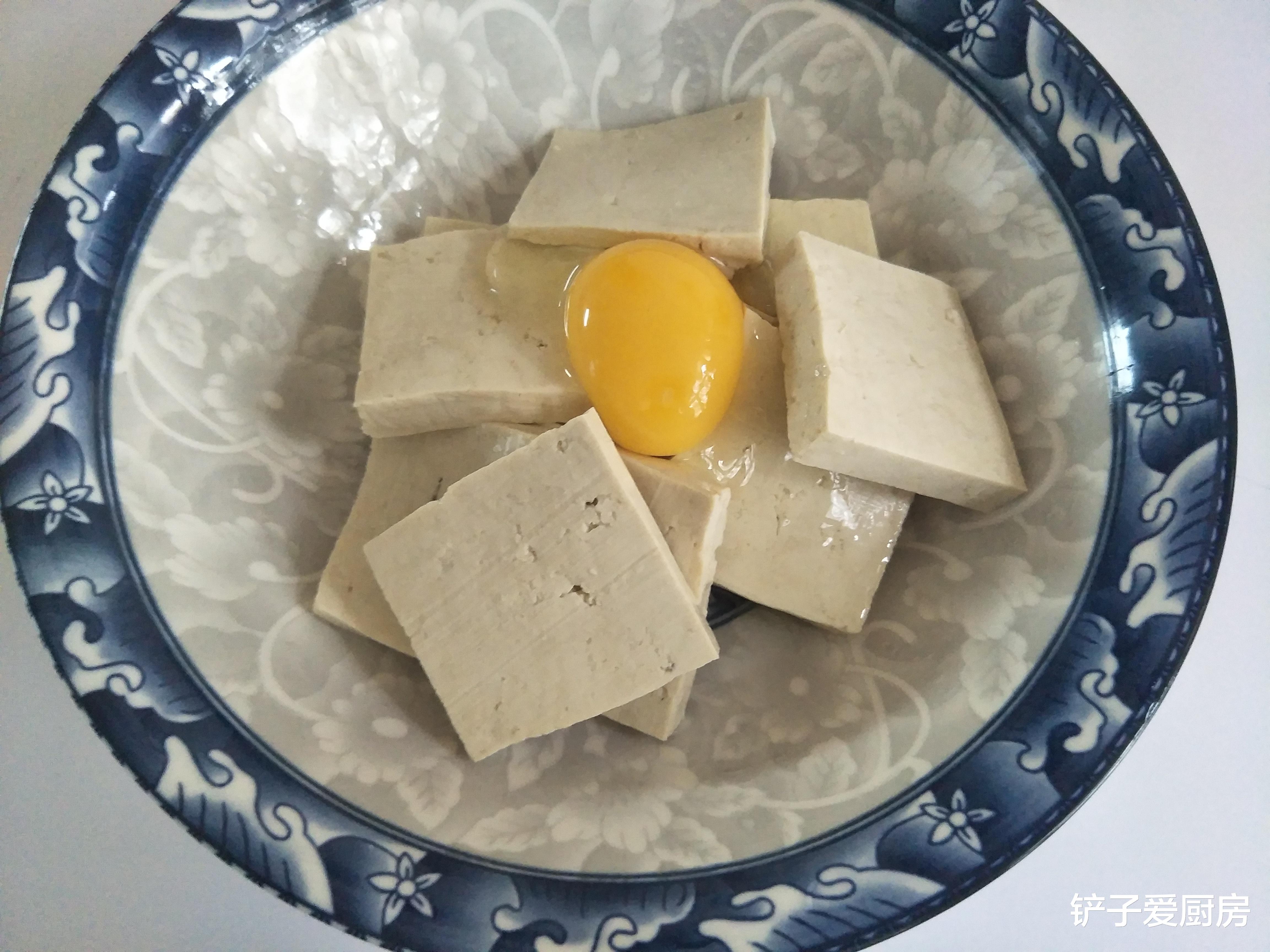 豆腐|烧豆腐时，直接下锅容易碎，多加1步，豆腐完整又好吃