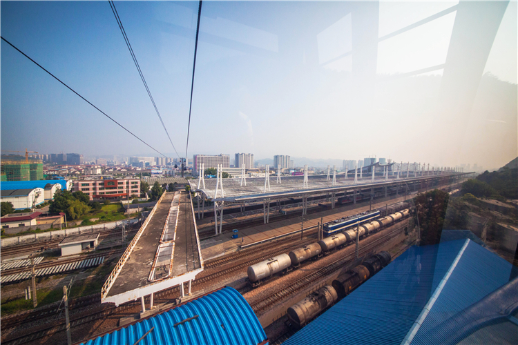 天门山|中国最牛高山索道之一，从闹市直接到山顶，见证绝美“公路奇观”