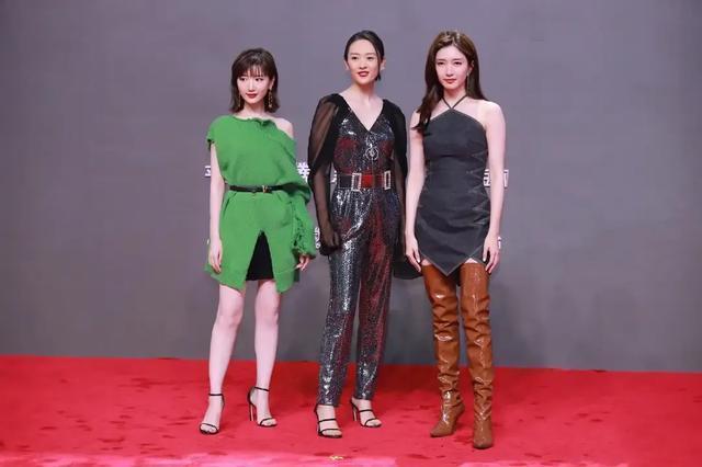 江疏影|为什么江疏影就是不红?你看童瑶抢了她的C位她下意识做了什么?